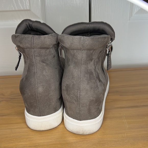 Madden Girl Wedge High Top Sneakers Gray Suede with side zipper Size 9 - Picture 4 of 7